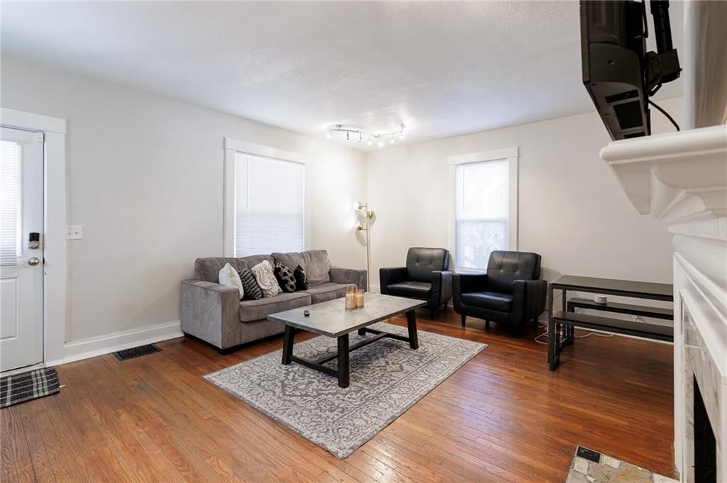 840 W 39th Terrace — photo 9