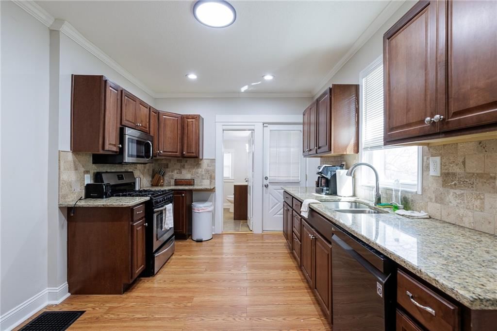 840 W 39th Terrace — photo 10