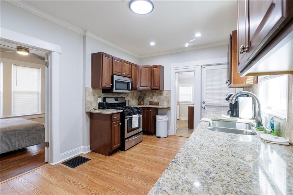 840 W 39th Terrace — photo 11