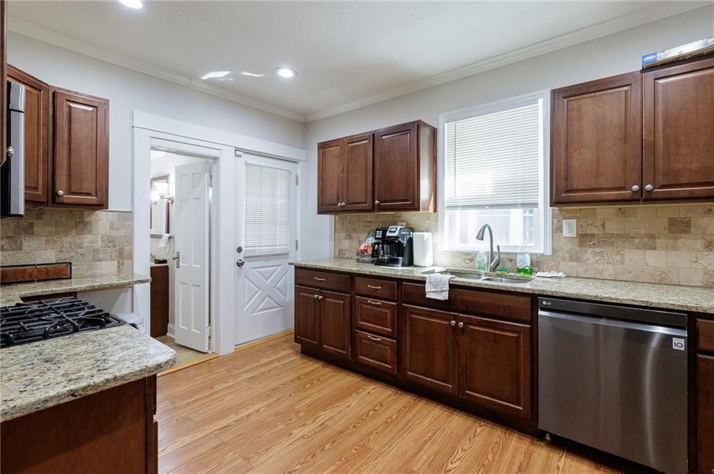 840 W 39th Terrace — photo 13