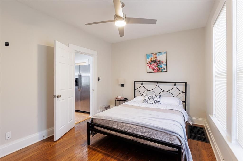 840 W 39th Terrace — photo 16