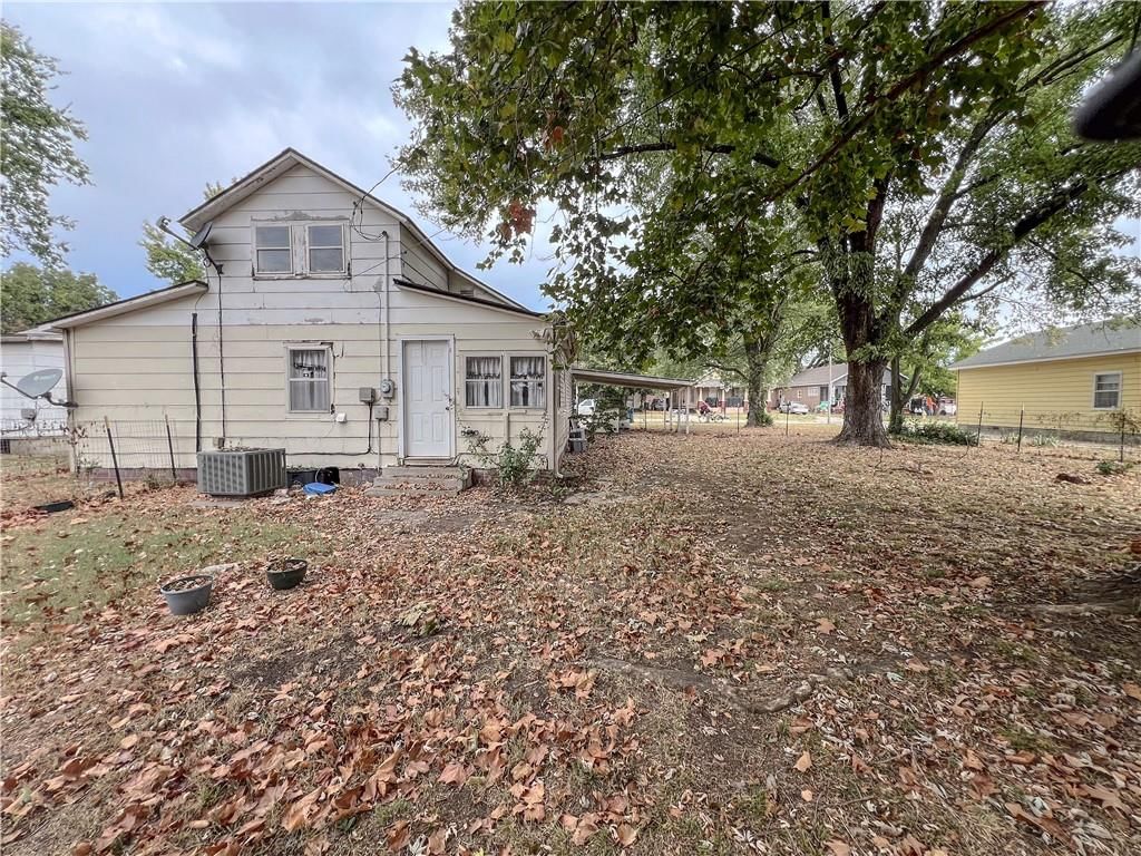 1311 W 9th Street — photo 11