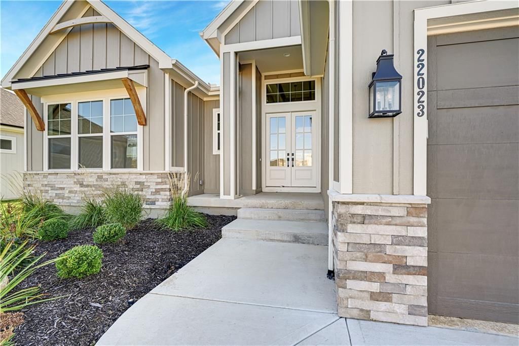 22023 W 94th Street — photo 2