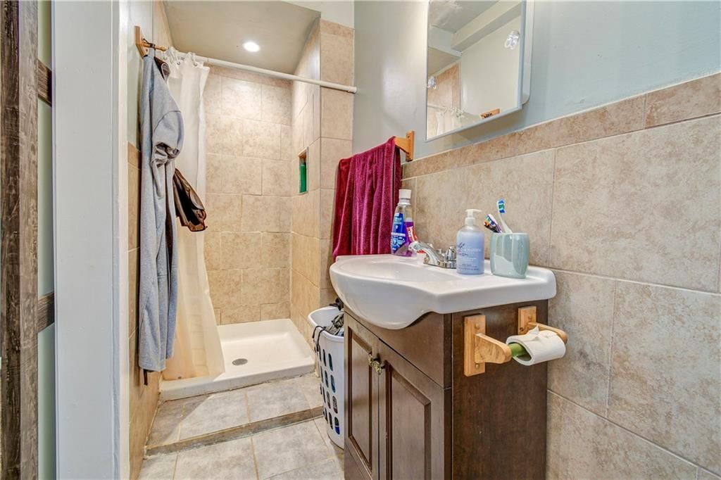 7336 Walrond Avenue — photo 9