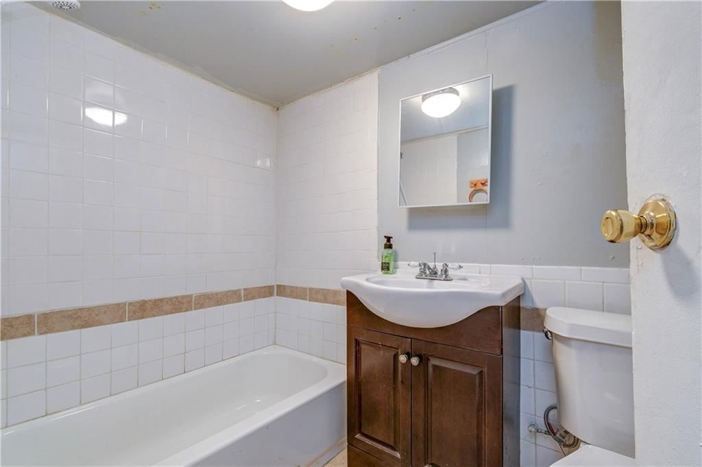 7336 Walrond Avenue — photo 11