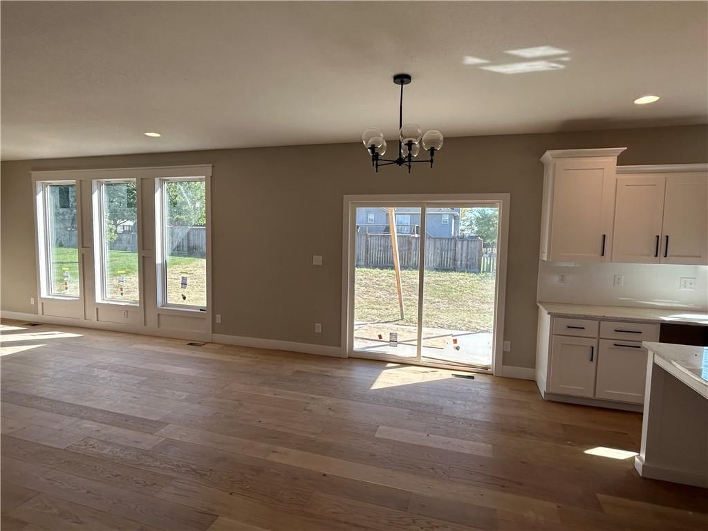 2372 NE Colonnade Avenue — photo 5