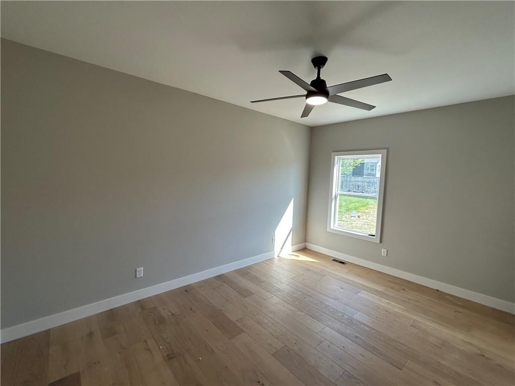 2372 NE Colonnade Avenue — photo 8