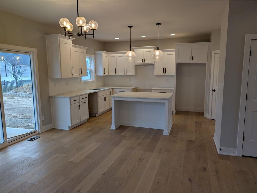 2372 NE Colonnade Avenue — photo 10