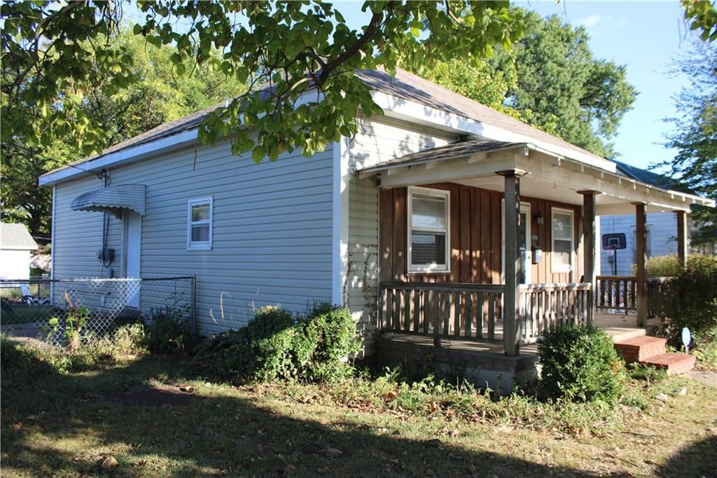 1004 N Grand Street — photo 2