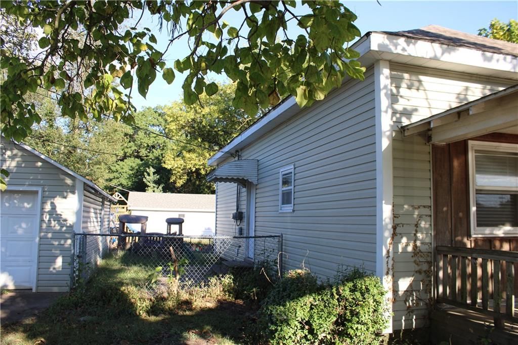 1004 N Grand Street — photo 3
