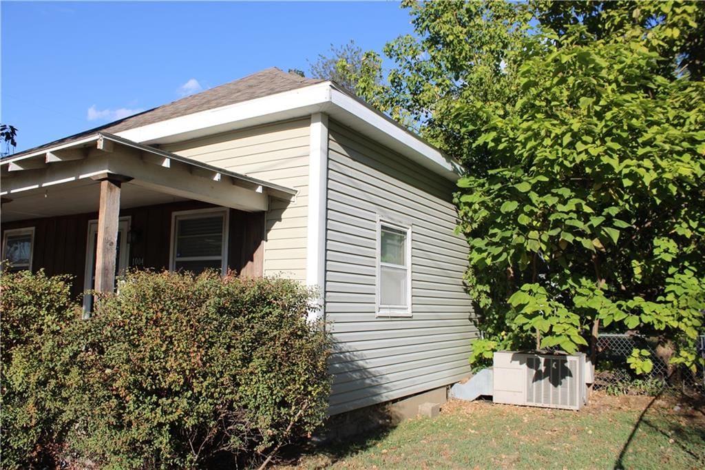 1004 N Grand Street — photo 4