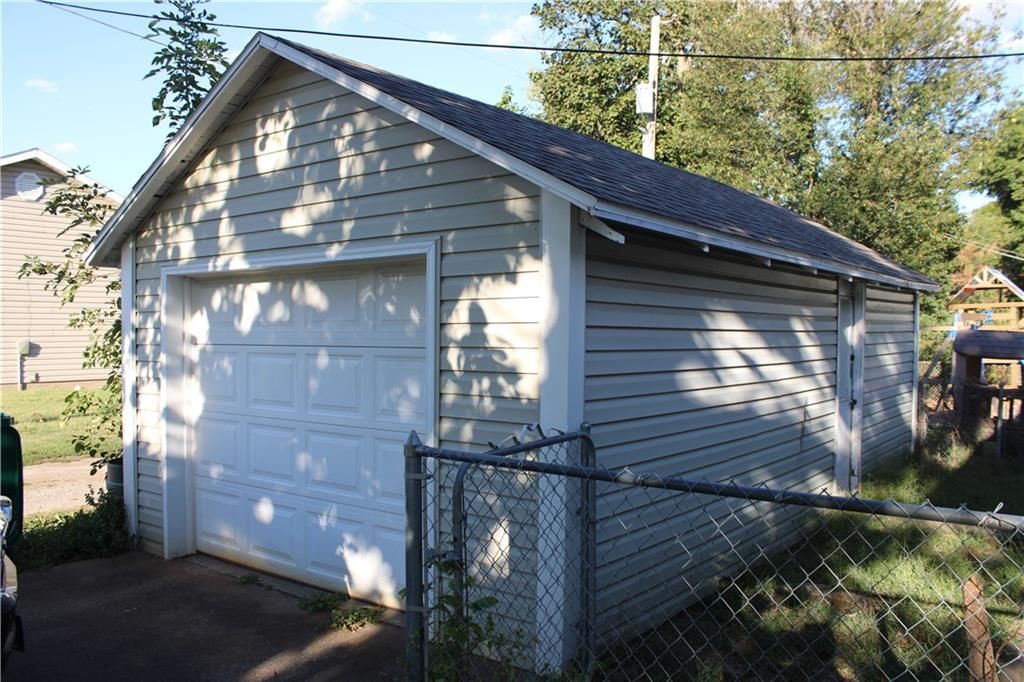 1004 N Grand Street — photo 17