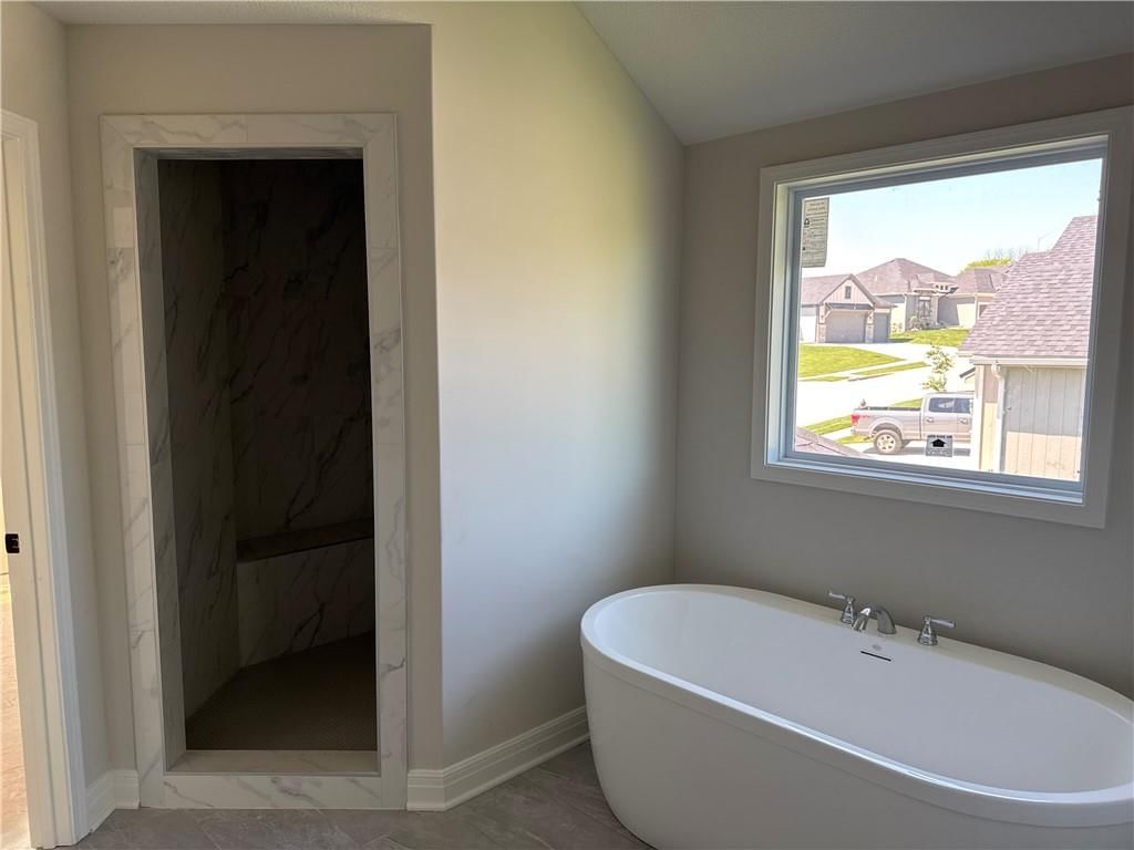 Photo 11 of 23 - 4916 NE 88TH Street