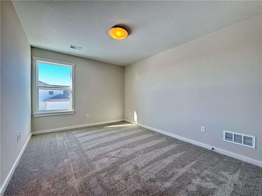 10208 N Smalley Drive — photo 37