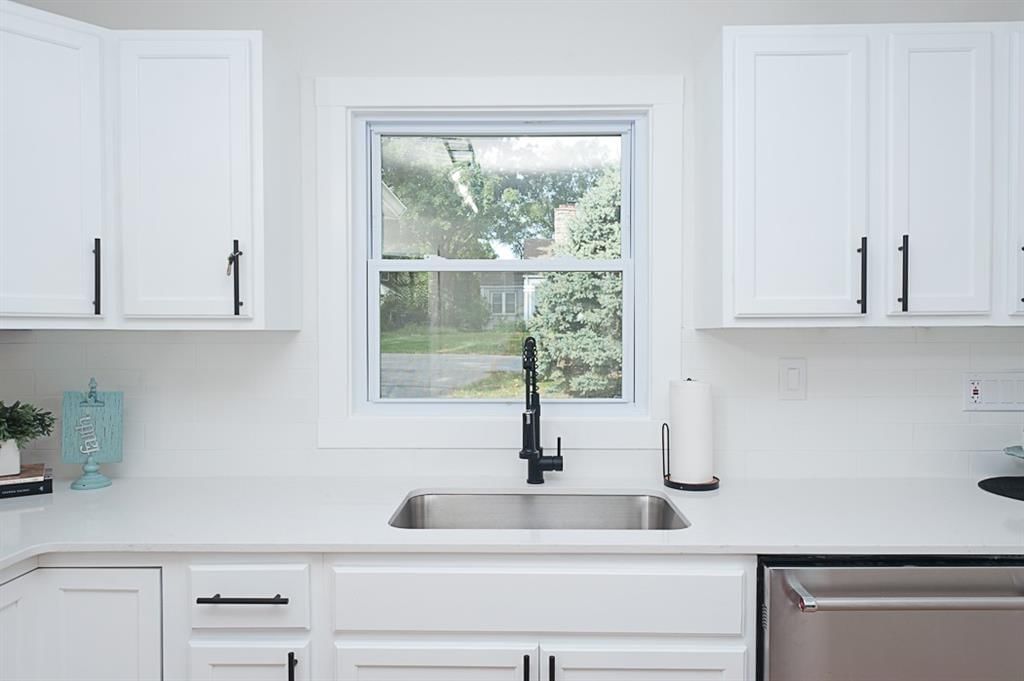3647 N Grand Avenue — photo 9