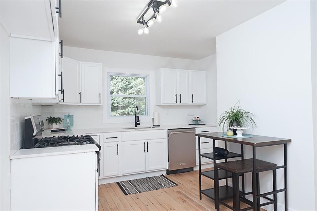 3647 N Grand Avenue — photo 10