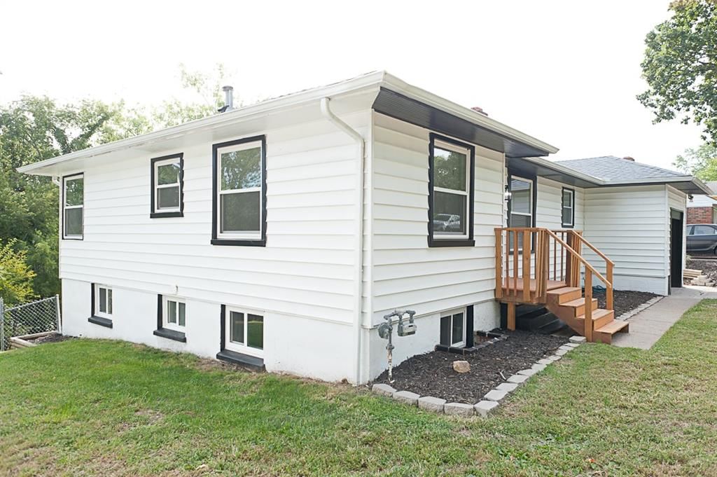 3647 N Grand Avenue — photo 34