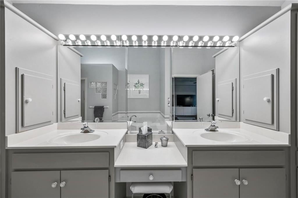2112 W 117th Street — photo 31