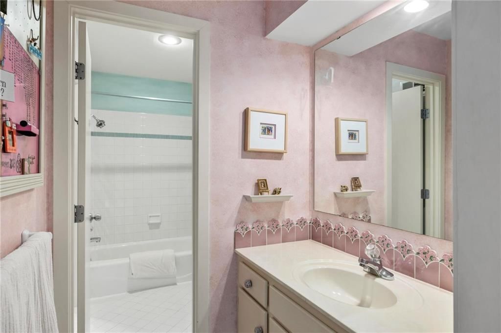 2112 W 117th Street — photo 39
