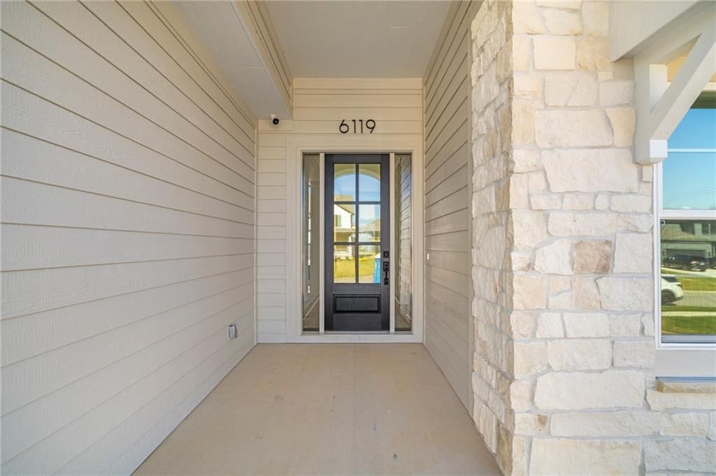 Photo 8 of 36 - 6119 Lewis Drive