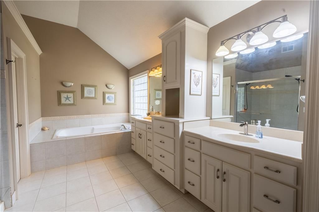 6408 N Spruce Avenue — photo 23
