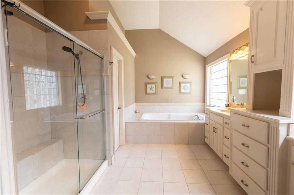 6408 N Spruce Avenue — photo 24