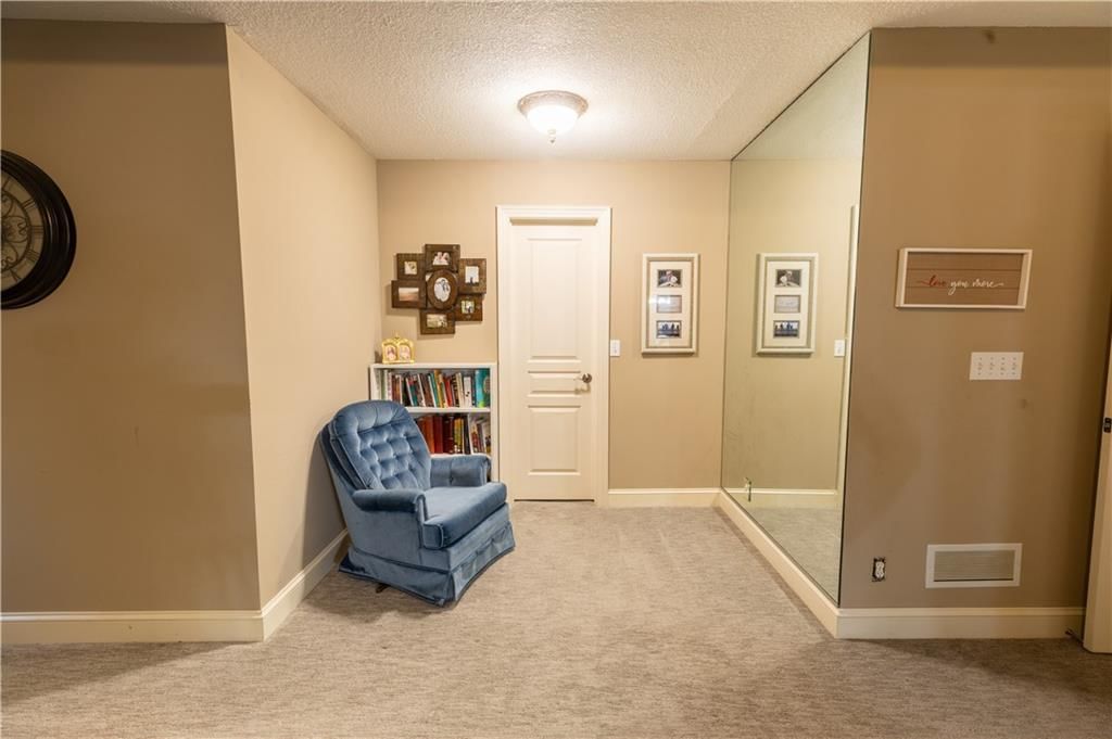 6408 N Spruce Avenue — photo 31