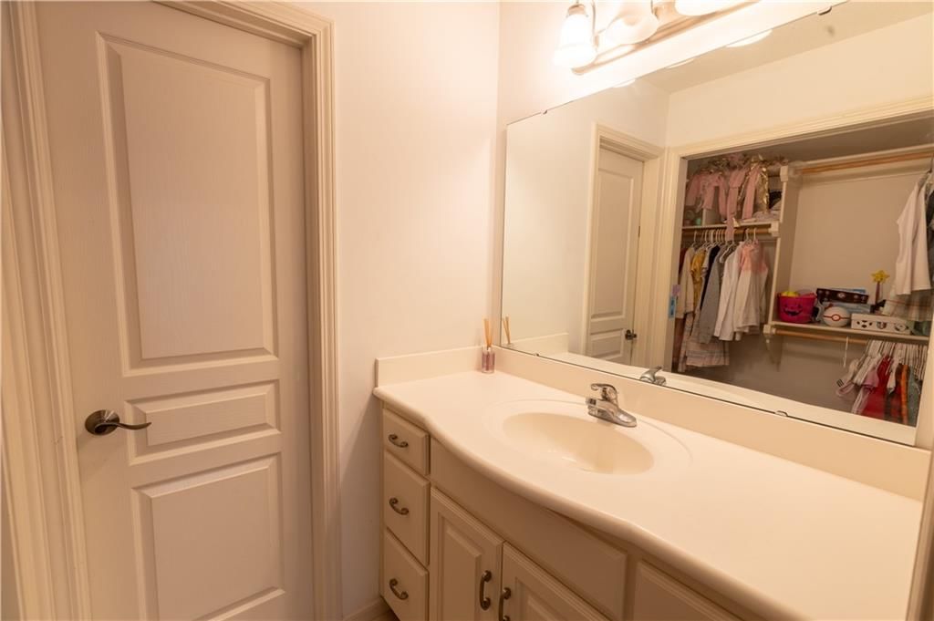 6408 N Spruce Avenue — photo 32