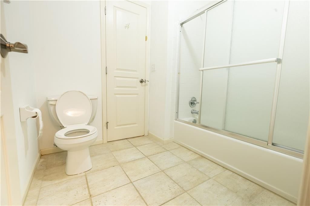6408 N Spruce Avenue — photo 35