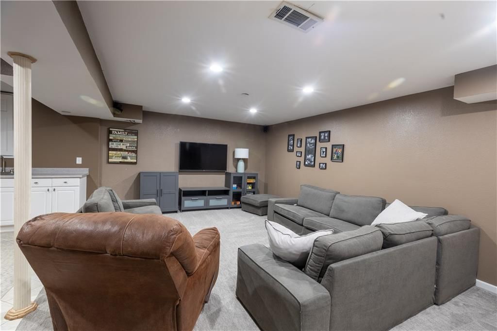 6408 N Spruce Avenue — photo 37