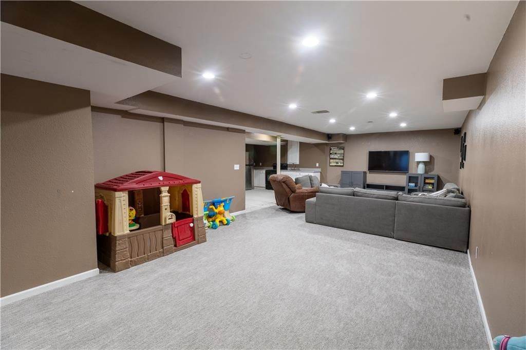 6408 N Spruce Avenue — photo 38