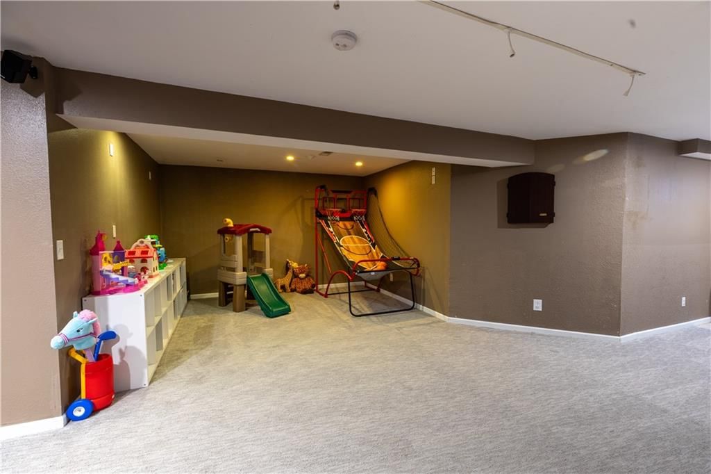6408 N Spruce Avenue — photo 40