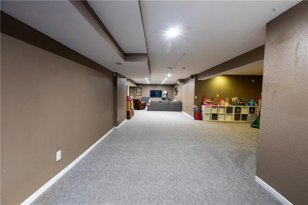6408 N Spruce Avenue — photo 41