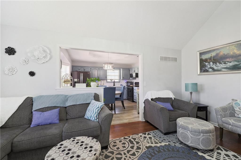 302 W 32nd Street — photo 5