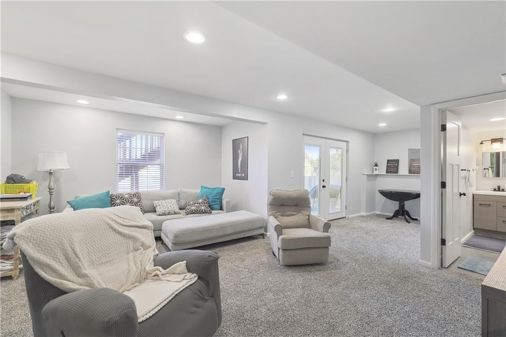 302 W 32nd Street — photo 19