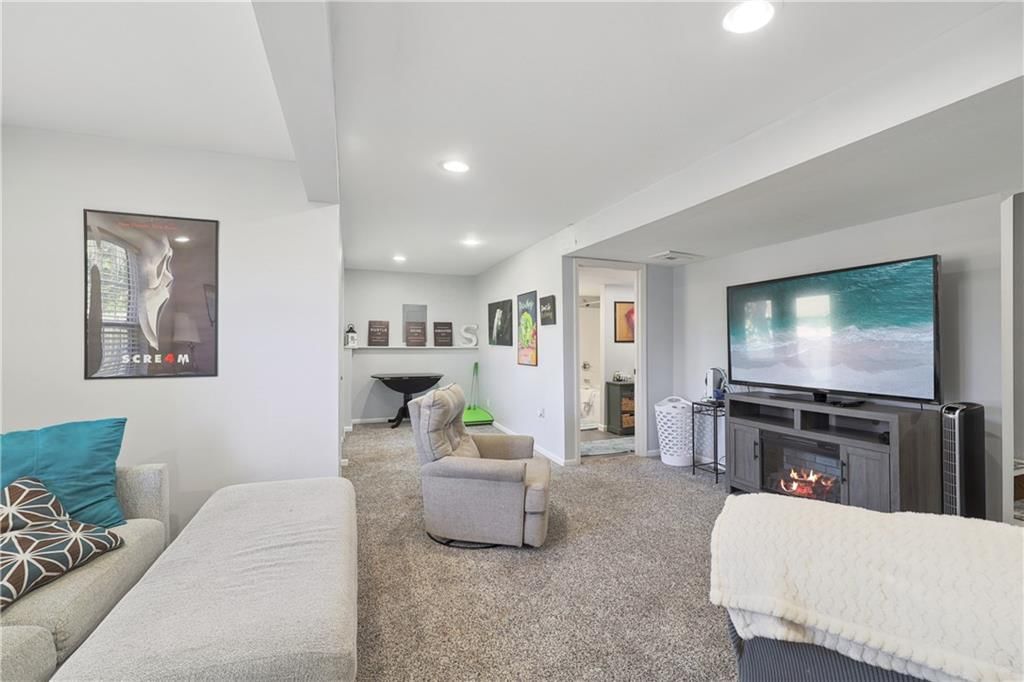 302 W 32nd Street — photo 20