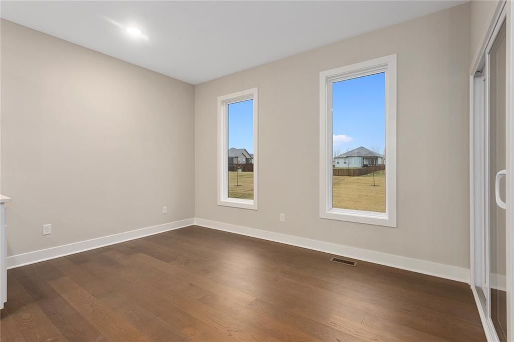 217 SW Chelmsford Drive — photo 10