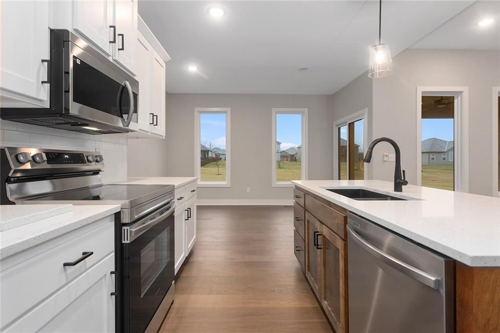 217 SW Chelmsford Drive — photo 13