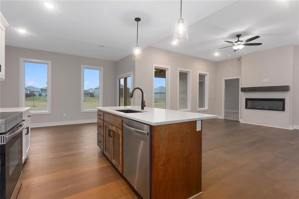 217 SW Chelmsford Drive — photo 14