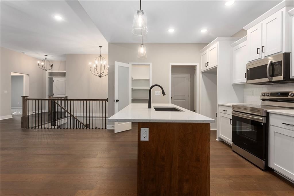 217 SW Chelmsford Drive — photo 16