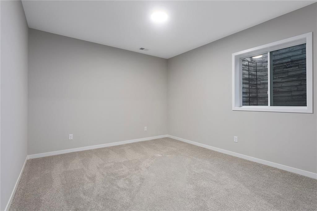 217 SW Chelmsford Drive — photo 37