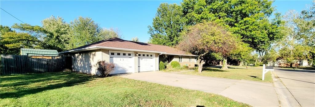1516 E Lincoln Street — photo 1