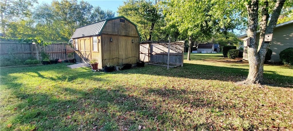 1516 E Lincoln Street — photo 32