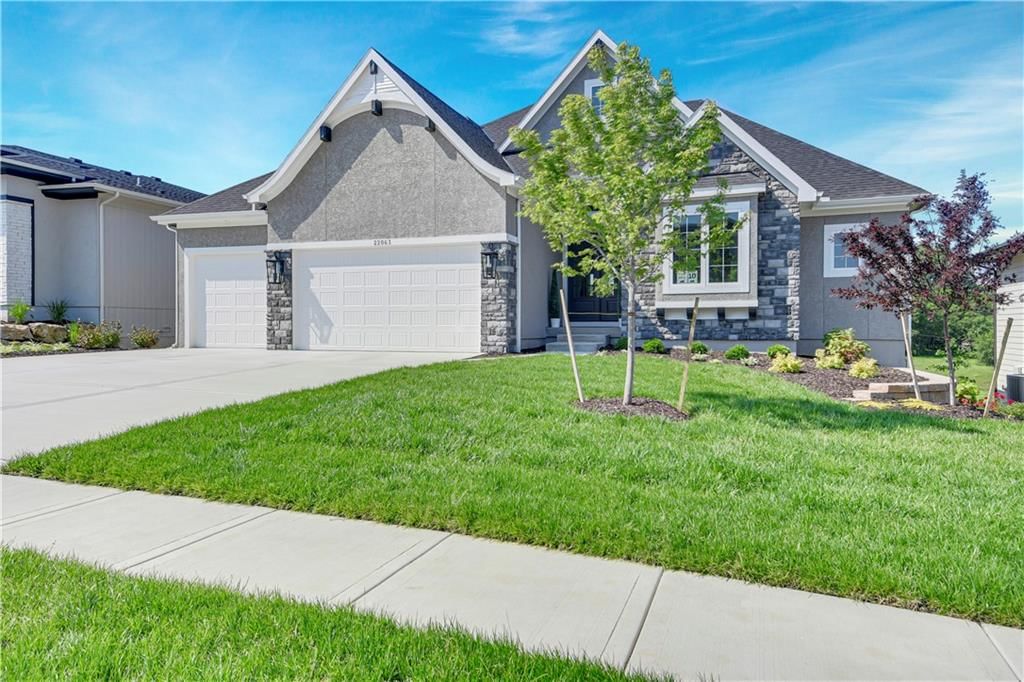 22063 W 100th Terrace, Lenexa, KS