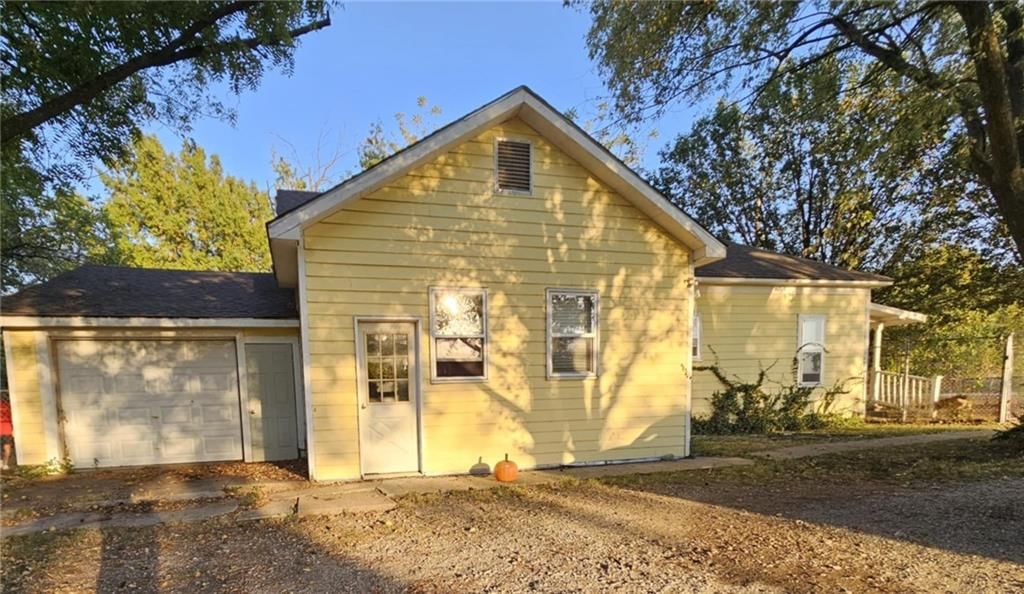 870 E K-171 Highway — photo 16
