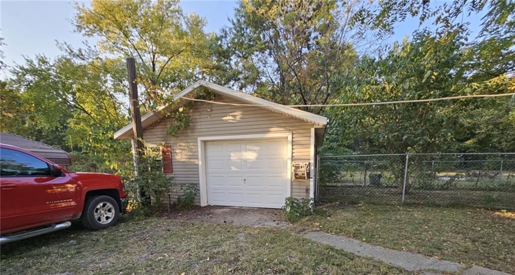 870 E K-171 Highway — photo 18