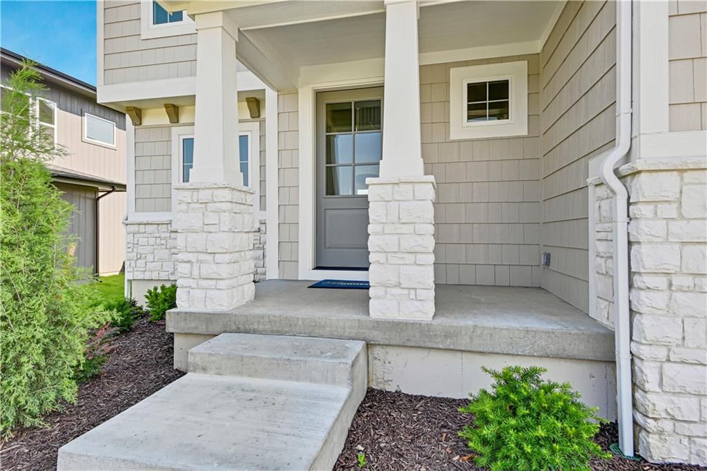 Photo 4 of 43 - 22070 W 100th Terrace