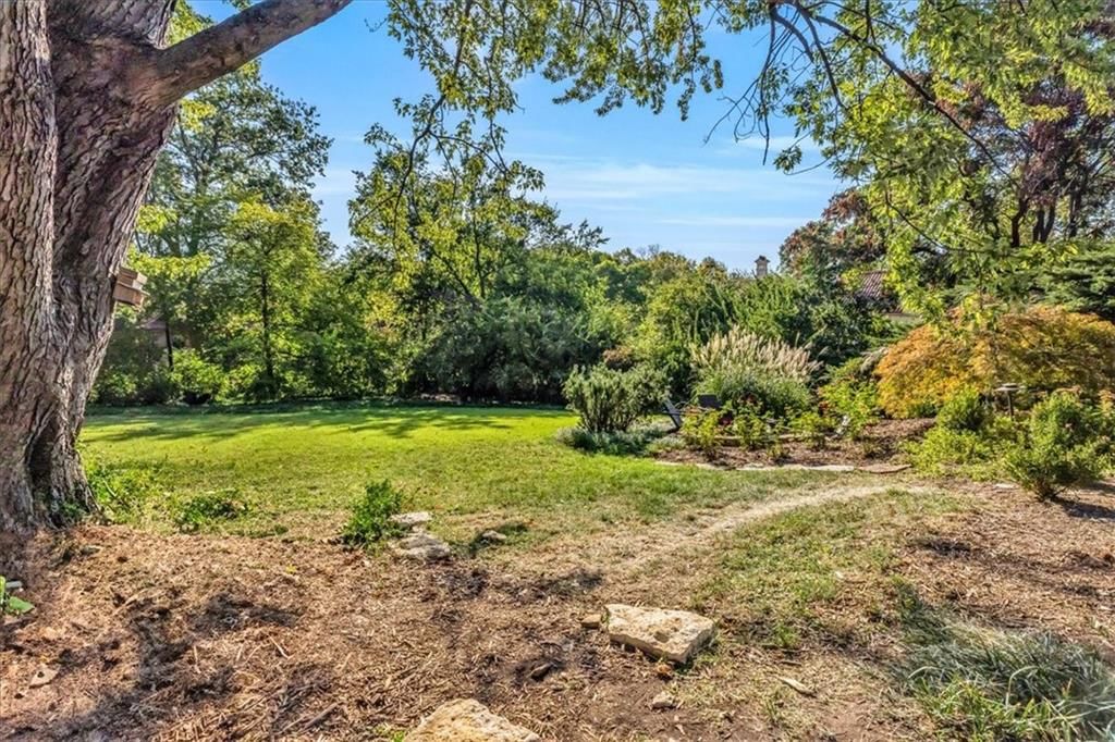 5155 Wornall Road — photo 32