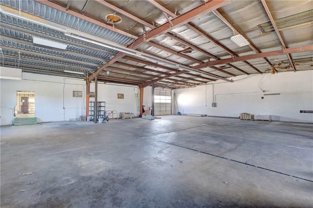 Photo 5 of 48 - 6220 Raytown Road
