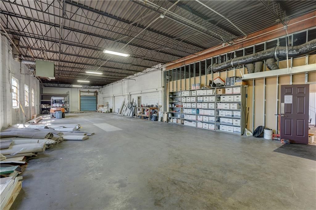 Photo 14 of 48 - 6220 Raytown Road